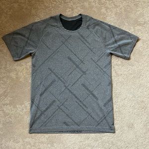 Lululemon Men’s shirt
